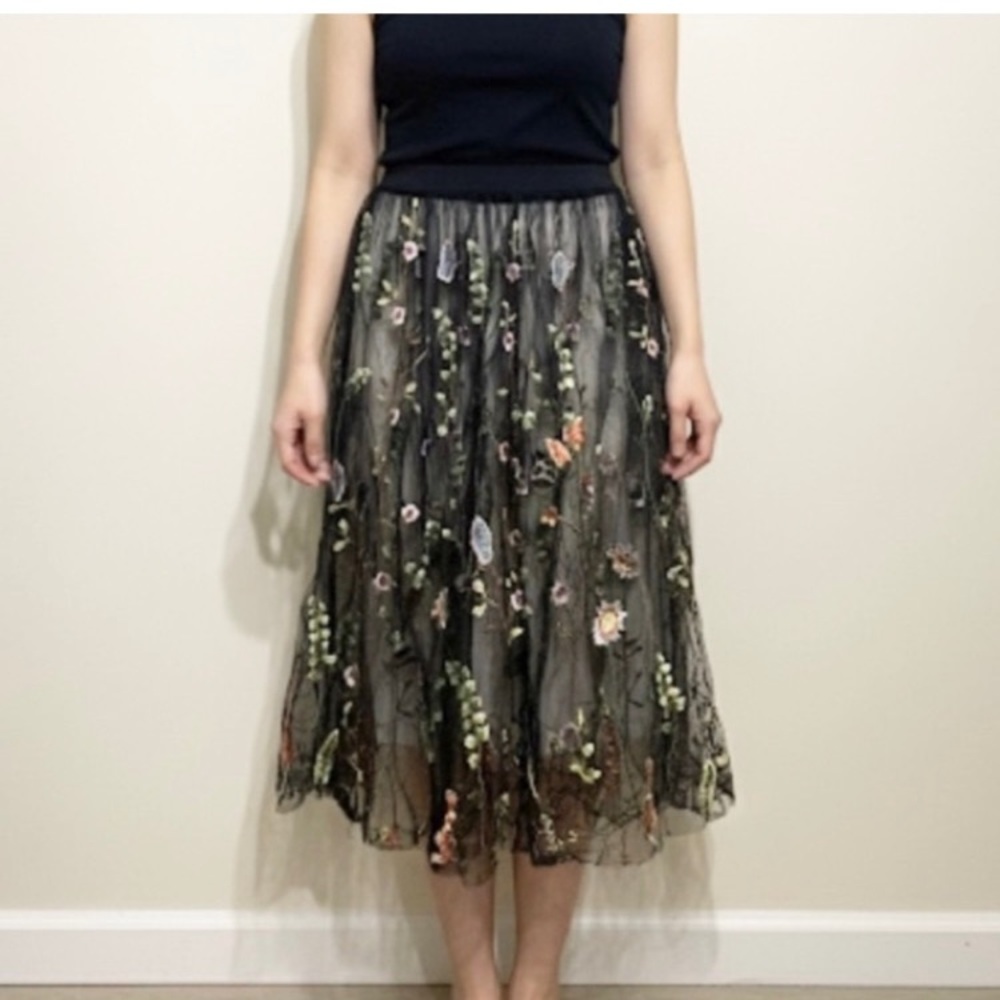Hide & Seek Mesh Floral Embroidered Midi Skirt Black Elasticized Waist Size 8